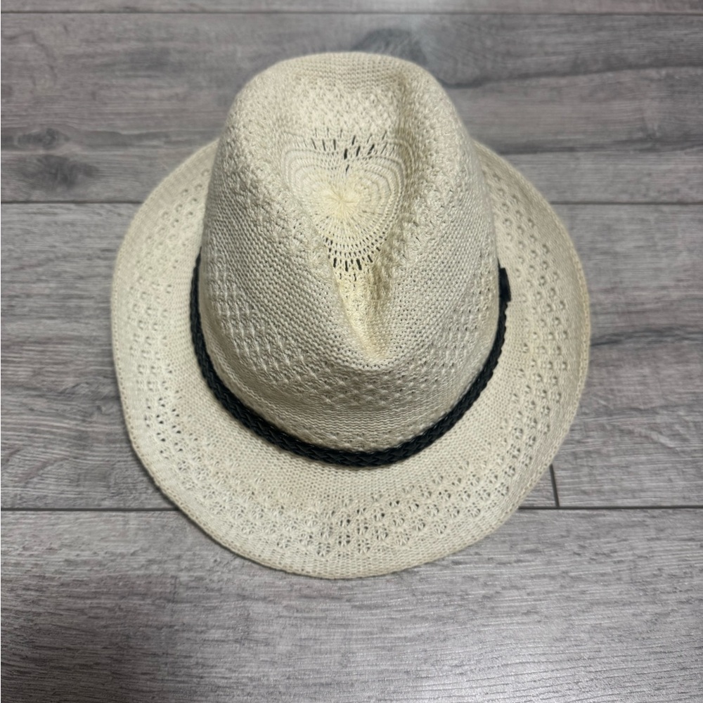 Rudsk men’s white cream hat